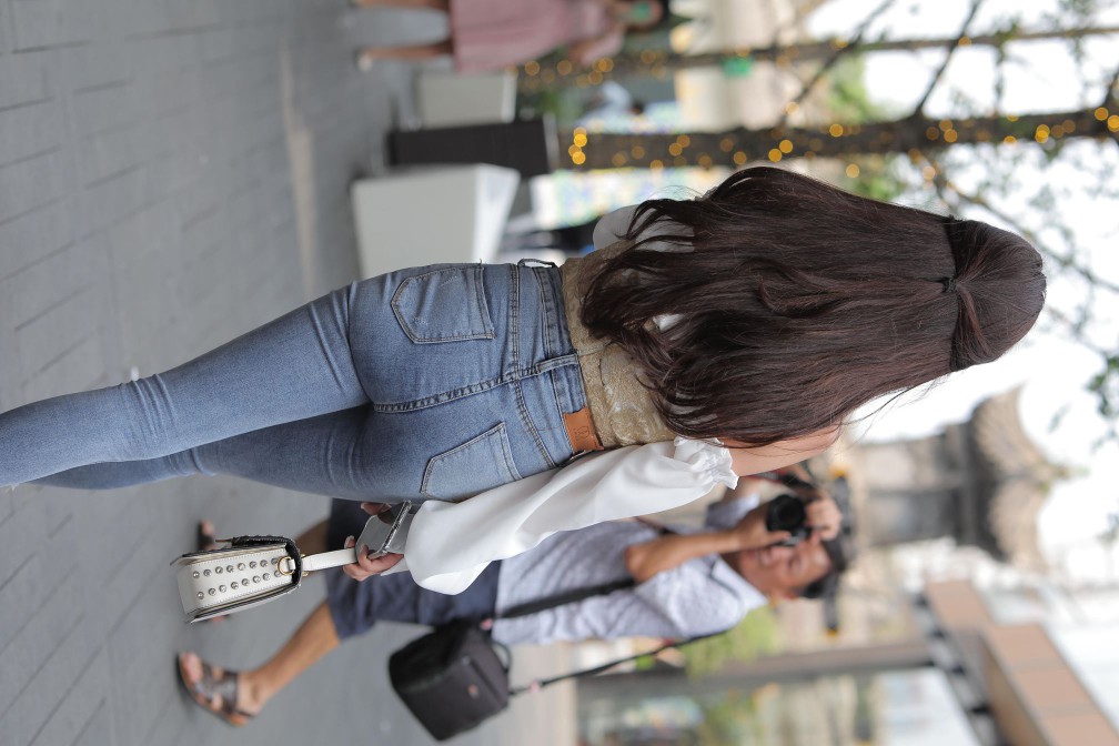 图片[4]-长相甜美的紧身牛仔裤姑娘【114P】00038-西哈图库