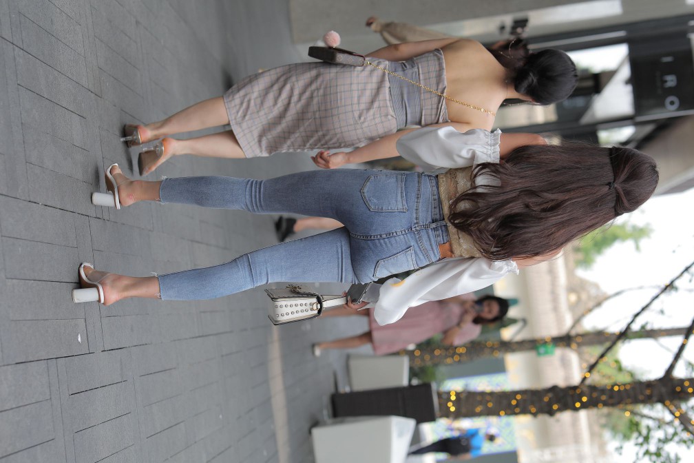 图片[5]-长相甜美的紧身牛仔裤姑娘【114P】00038-西哈图库