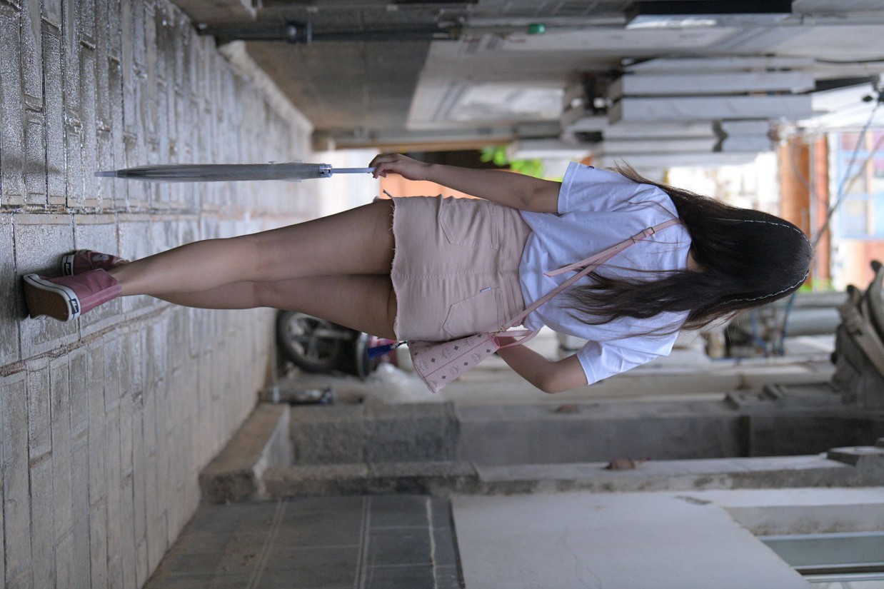 图片[3]-非常清纯甜美的短裙姑娘在逛街【458P】00052-西哈图库