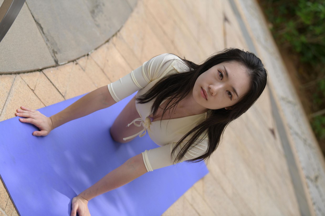 图片[3]-游泳池旁边的比基尼女生【327P】00042-西哈图库