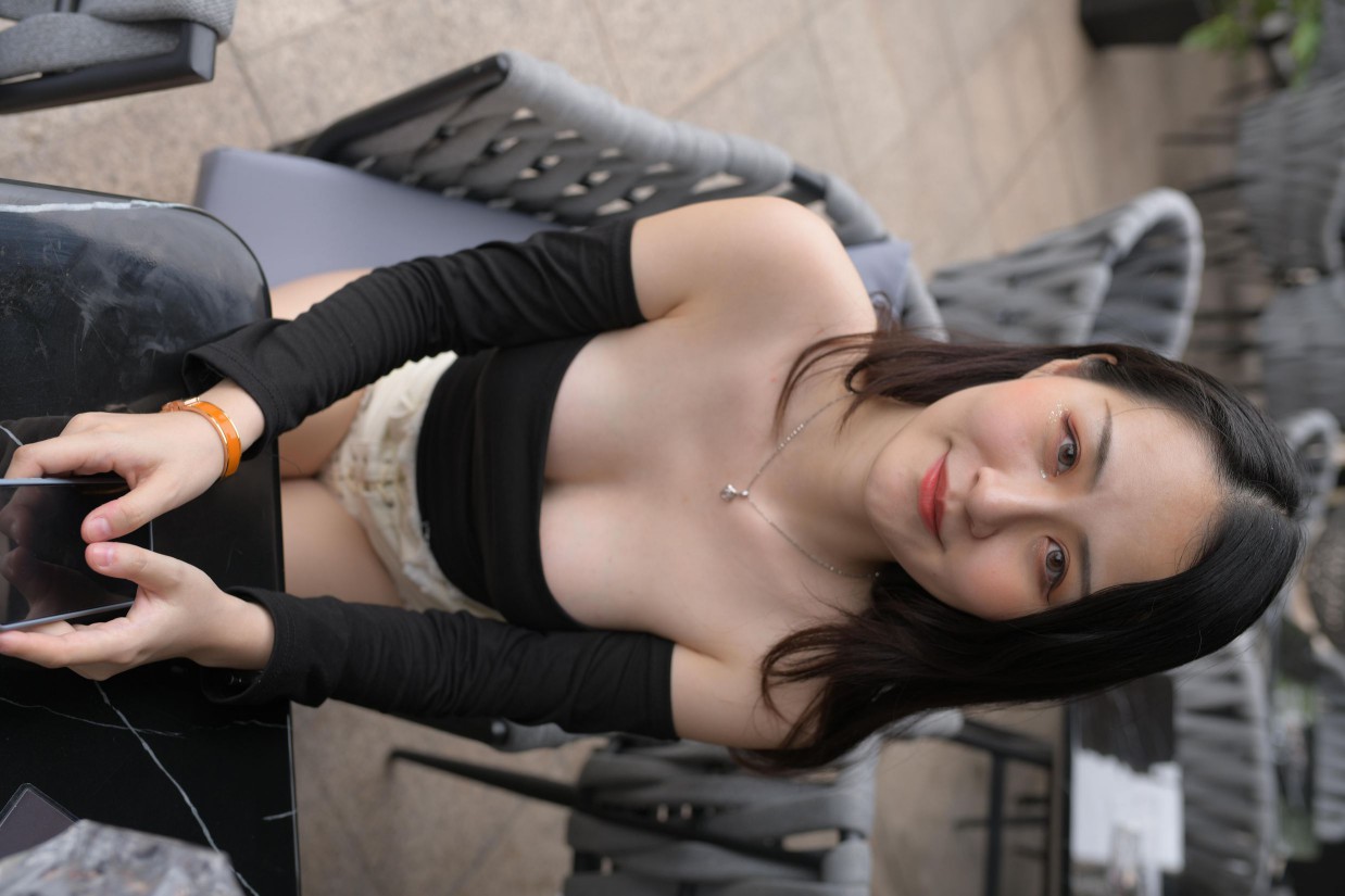 图片[3]-白色短裤的女生笑的很开心【177P】00035-西哈图库