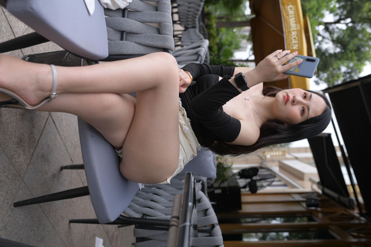 图片[4]-白色短裤的女生笑的很开心【177P】00035-西哈图库