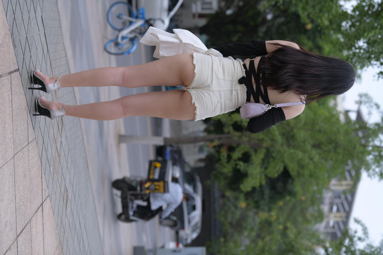 图片[5]-白色短裤的女生笑的很开心【177P】00035-西哈图库