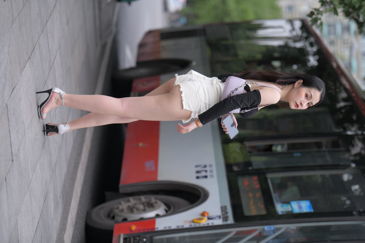 图片[3]-长发飘飘的白色热裤美丽女孩【49P】00029-西哈图库