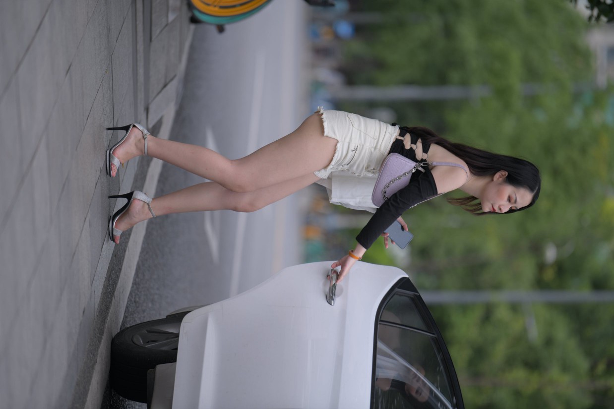 图片[6]-长发飘飘的白色热裤美丽女孩【49P】00029-西哈图库