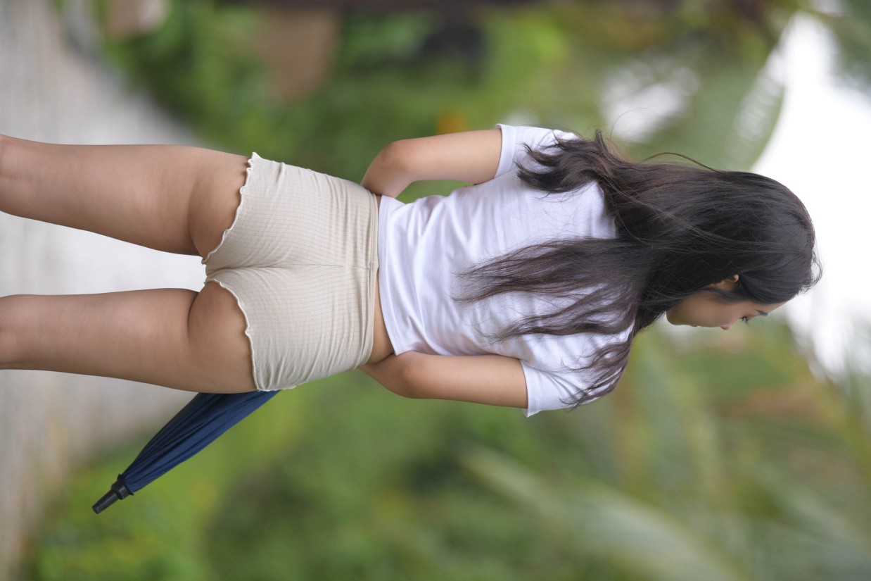 图片[4]-在郊外的长发热裤姑娘【388P】00022-西哈图库