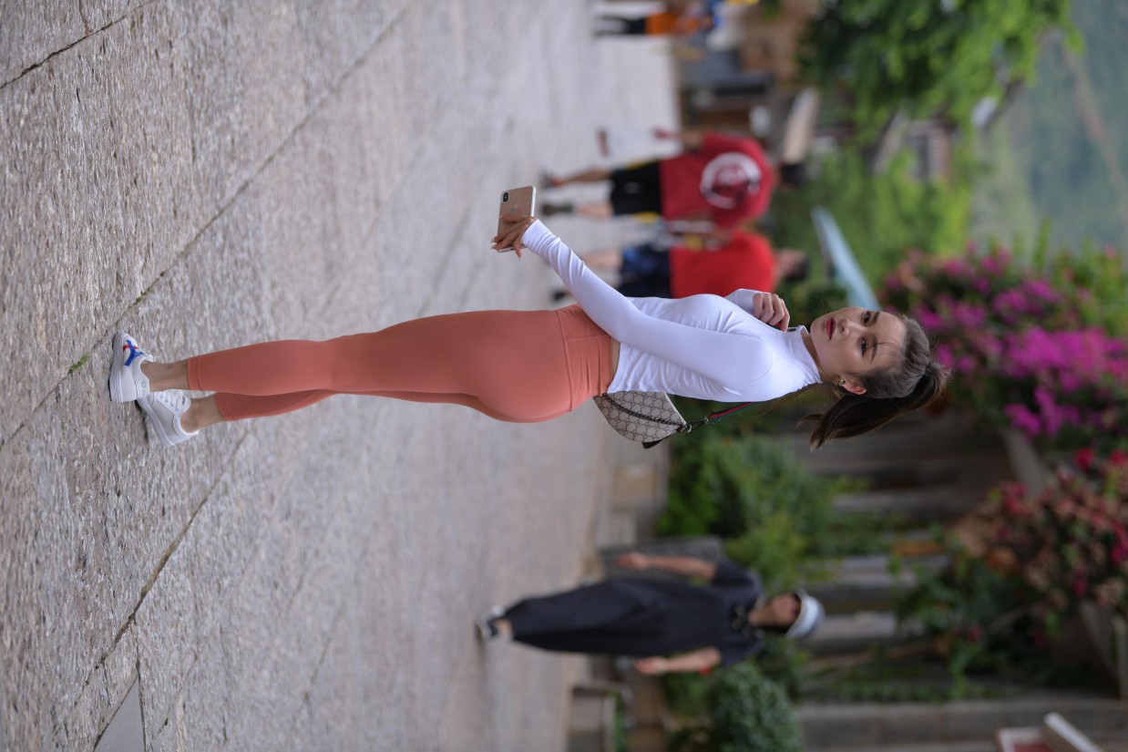 图片[3]-橙色瑜伽裤的高马尾姑娘【615P】00051-西哈图库