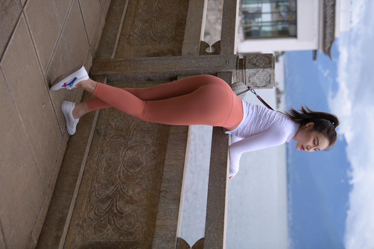 图片[5]-橙色瑜伽裤的高马尾姑娘【615P】00051-西哈图库