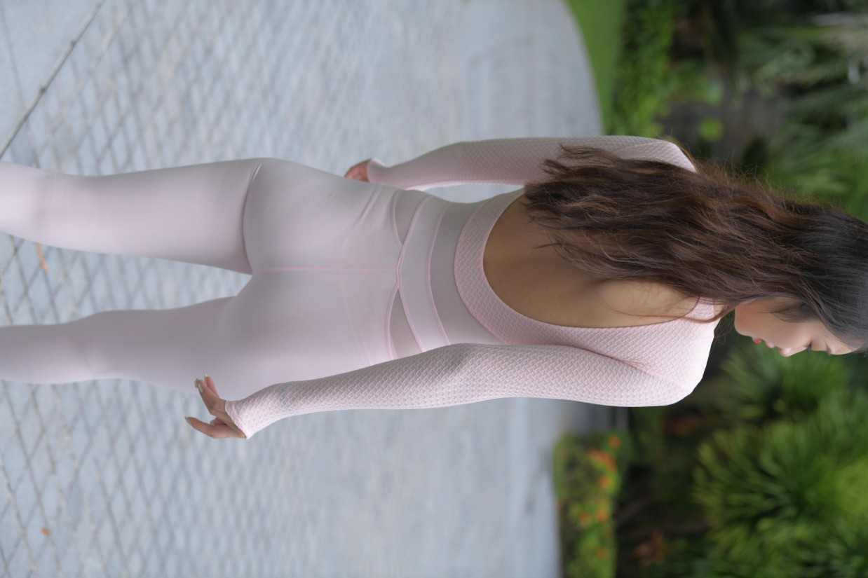 图片[4]-很漂亮眼睛也很大的白色瑜伽裤女孩【249P】00063-西哈图库