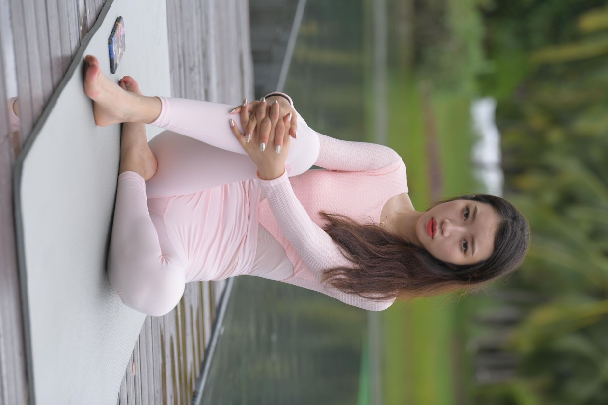 图片[7]-很漂亮眼睛也很大的白色瑜伽裤女孩【249P】00063-西哈图库