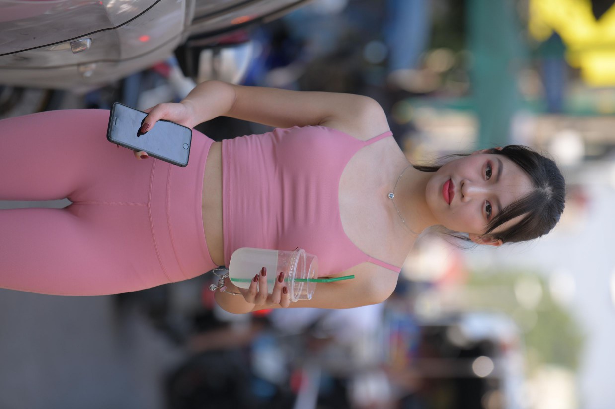 图片[5]-粉色的甜美瑜伽裤女孩在逛街【372P】00057-西哈图库