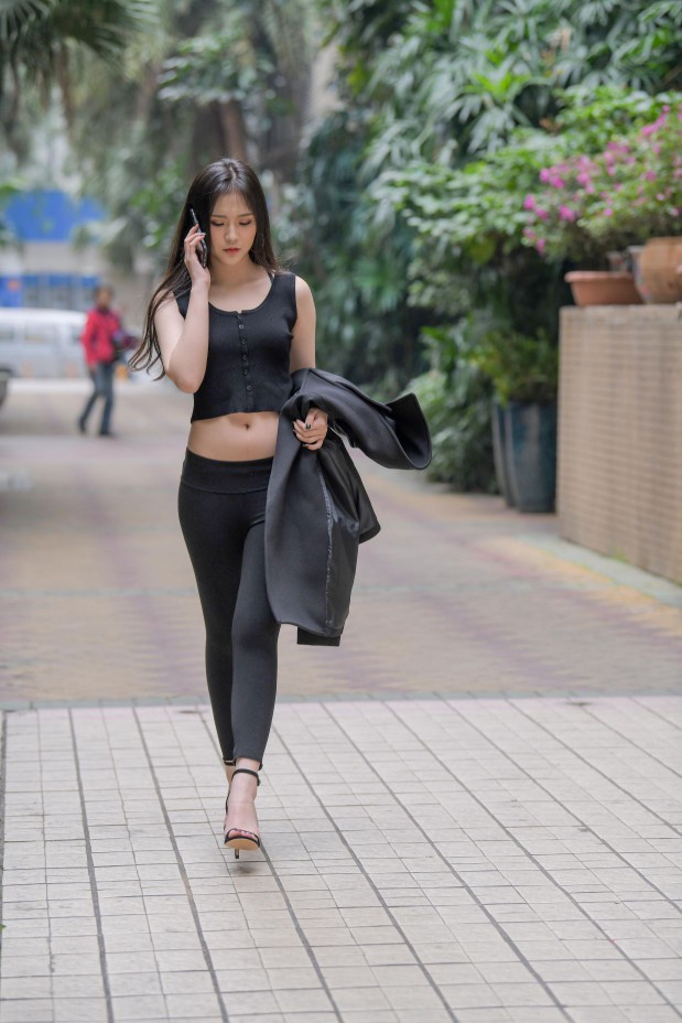 图片[4]-喝奶茶的黑色瑜伽裤长发姑娘【376P】00055-西哈图库