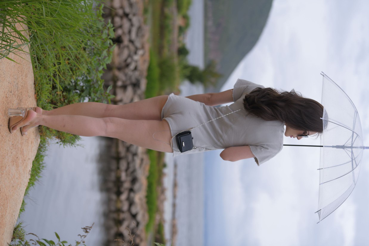 图片[6]-在海边开跑车的连衣短裤女孩【390P】00030-西哈图库