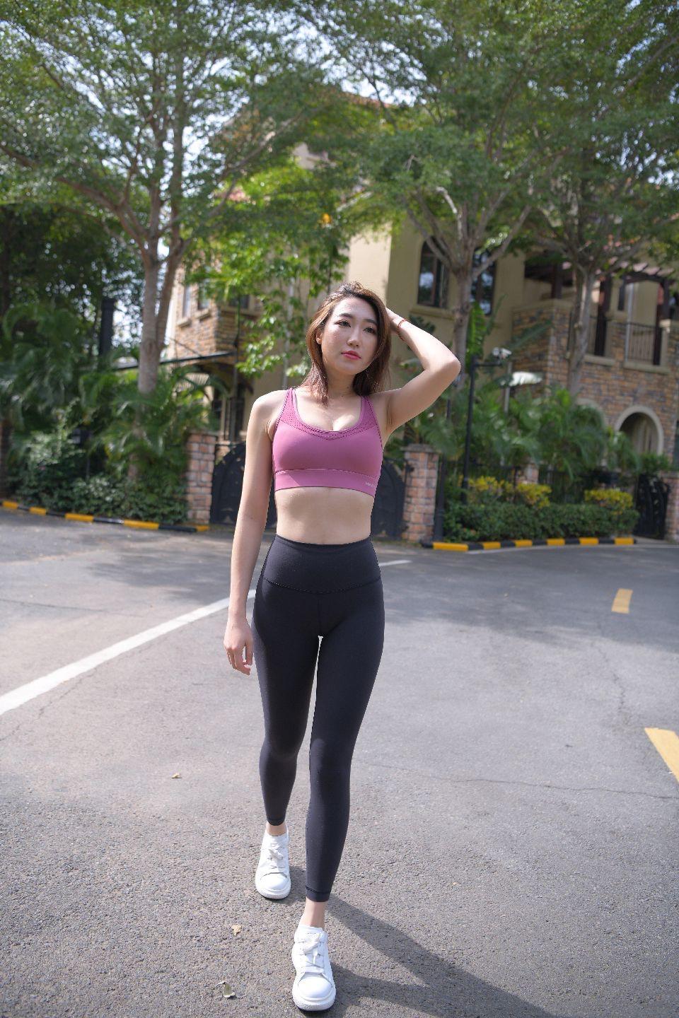 图片[1]-风情万种的瑜伽裤女人 J1531 375P5V-17.3GB-西哈图库