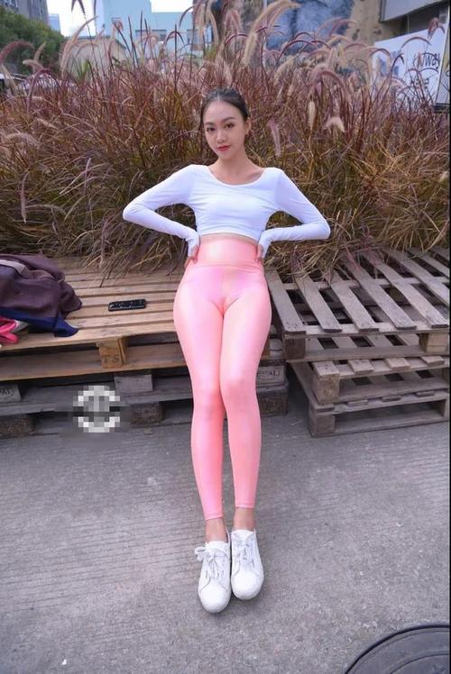 图片[2]-粉色紧身裤漂亮女孩 J1433 749P1V-20.0GB-西哈图库