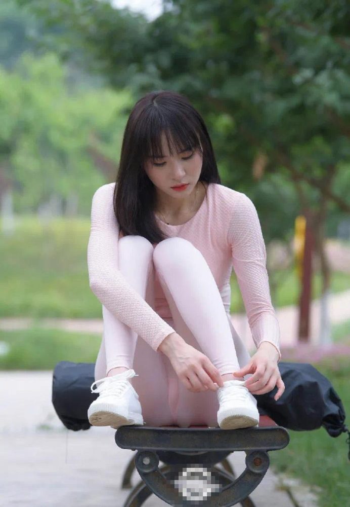 图片[4]-粉粉的瑜伽裤女孩太可爱了 J2090 854P1V-30.4GB-西哈图库