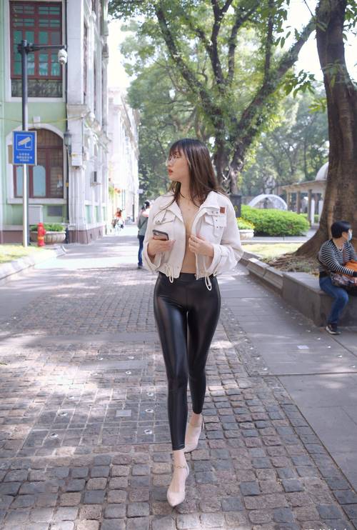 图片[3]-戴眼镜的皮裤女孩 J1473 1046P2V-35.5GB-西哈图库