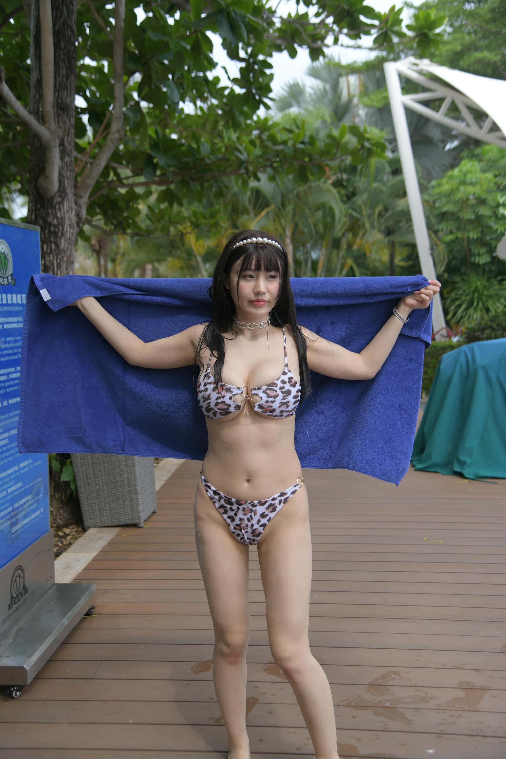 图片[1]-海边玩耍的豹纹泳装姑娘【493P】J1075-西哈图库