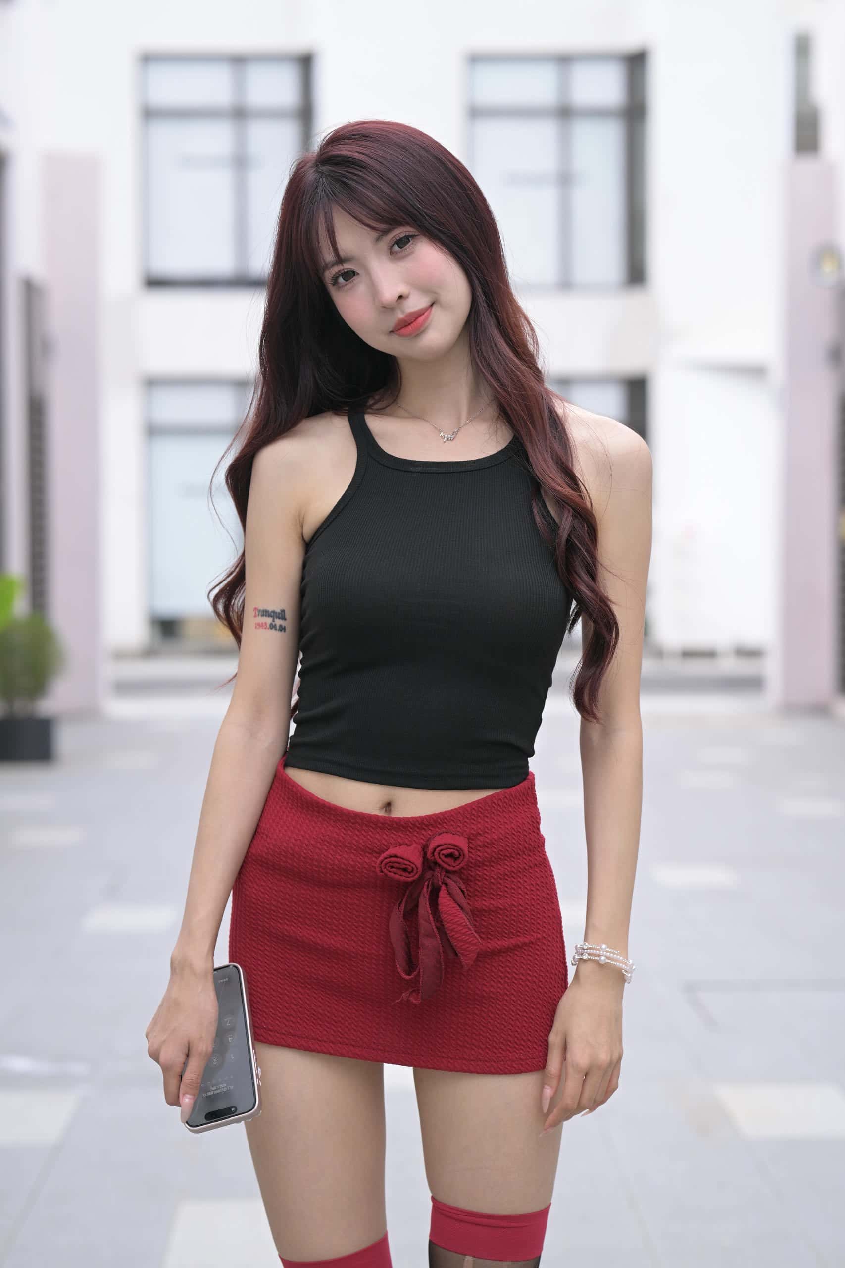 图片[4]-穿红色短裙黑丝的软甜少女【870P】J8145-西哈图库